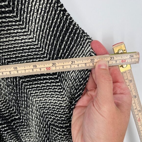 Chicos Travelers Chevron Print Mesh Open Cardigan Size L Black White Lightweight - Picture 8 of 11